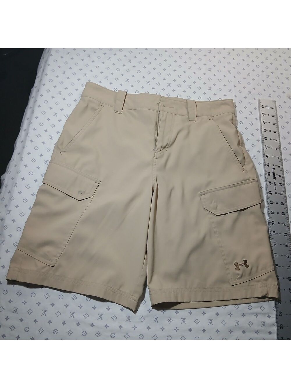 Under Armour Gorpcore Cargo Shorts Men Size 38 Beige Lightweight Durable